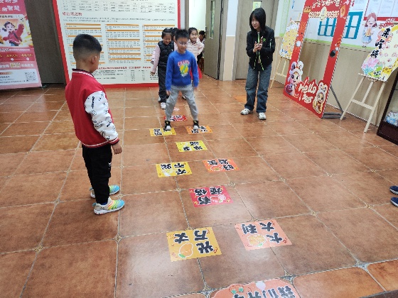 課間小游戲 (2)_副本.jpg 課間小游戲 (2)_副本.jpg